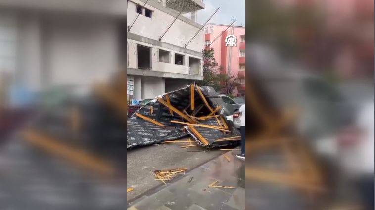 Bayburt'u sağanak vurdu! Cadde ve sokaklar göle döndü 19